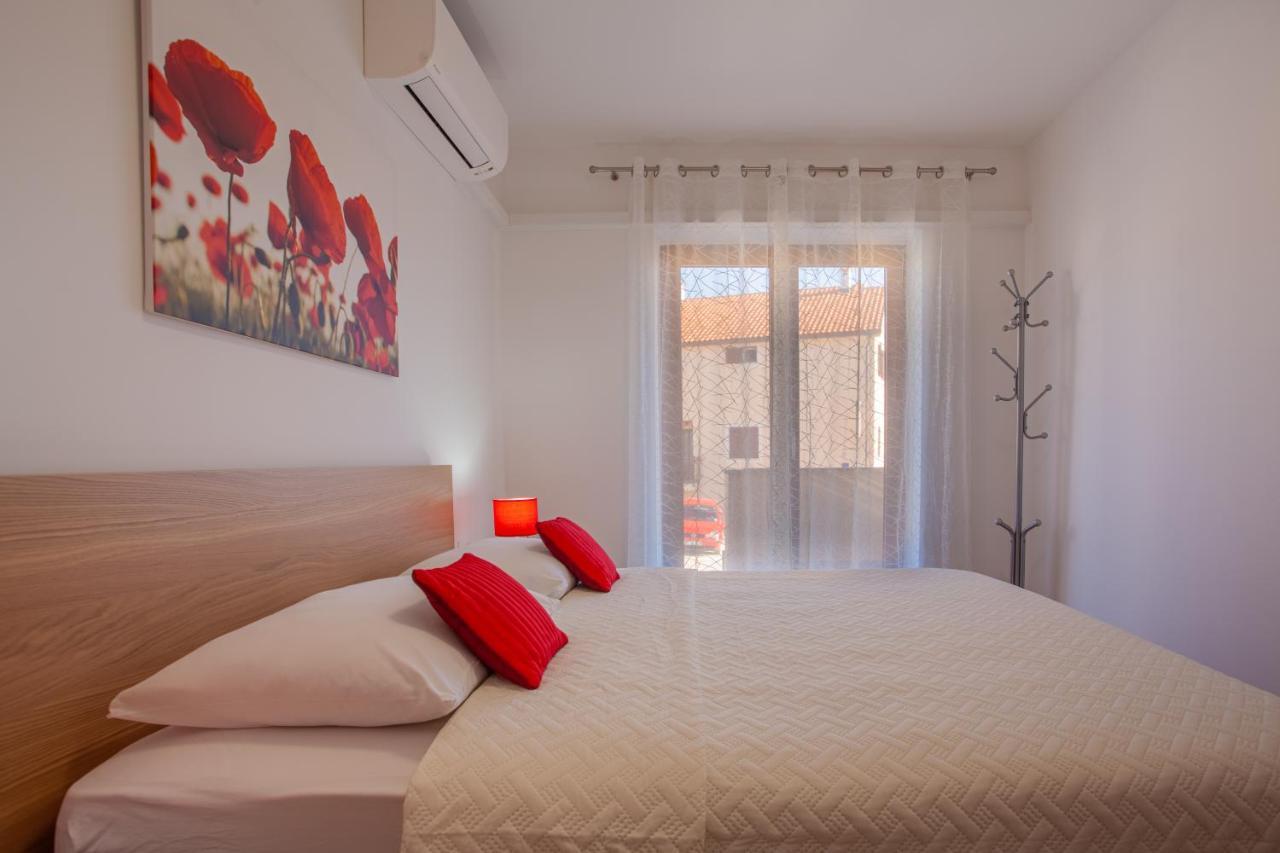 Apartments Eva Cres Exterior photo