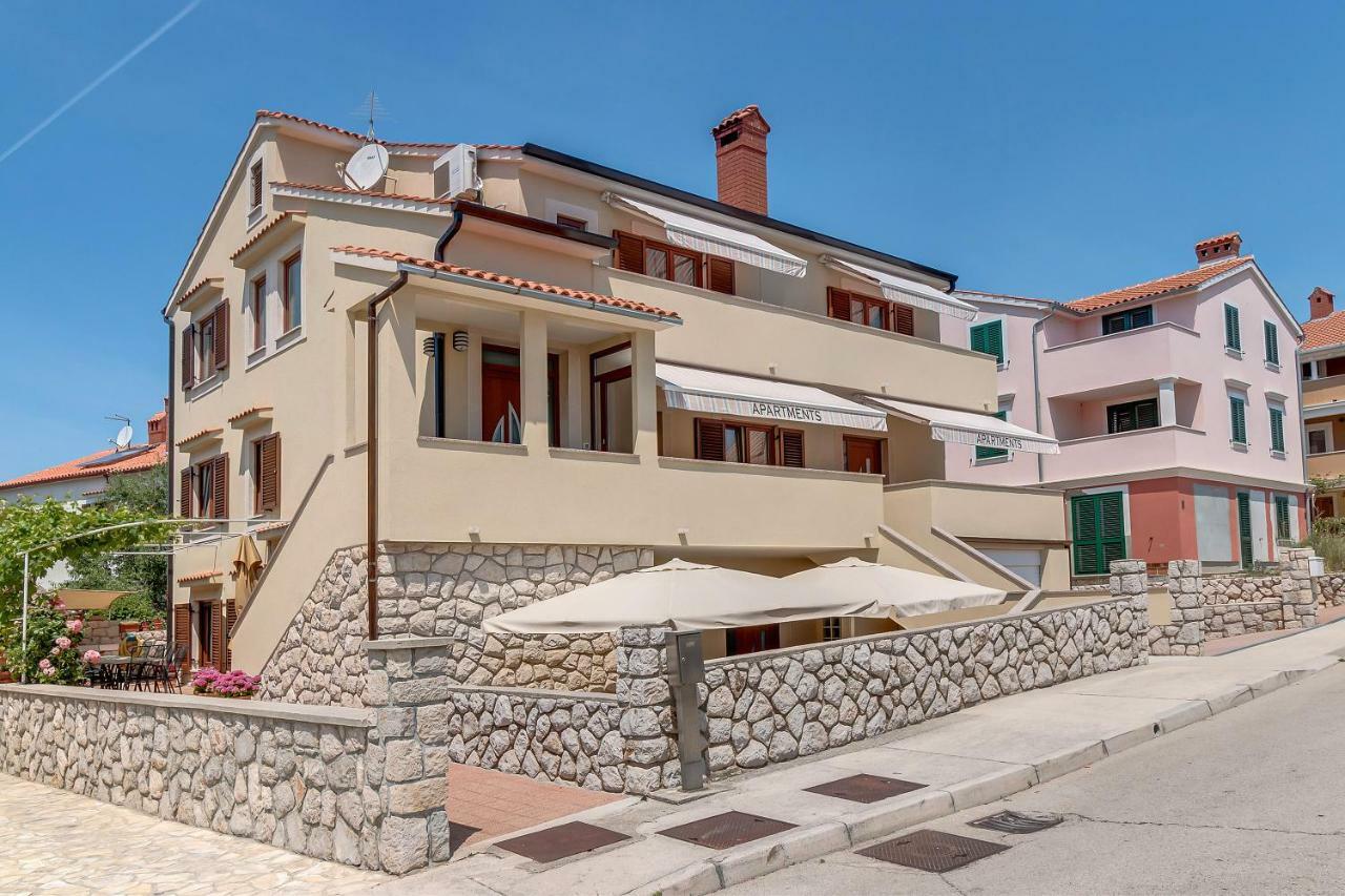 Apartments Eva Cres Exterior photo