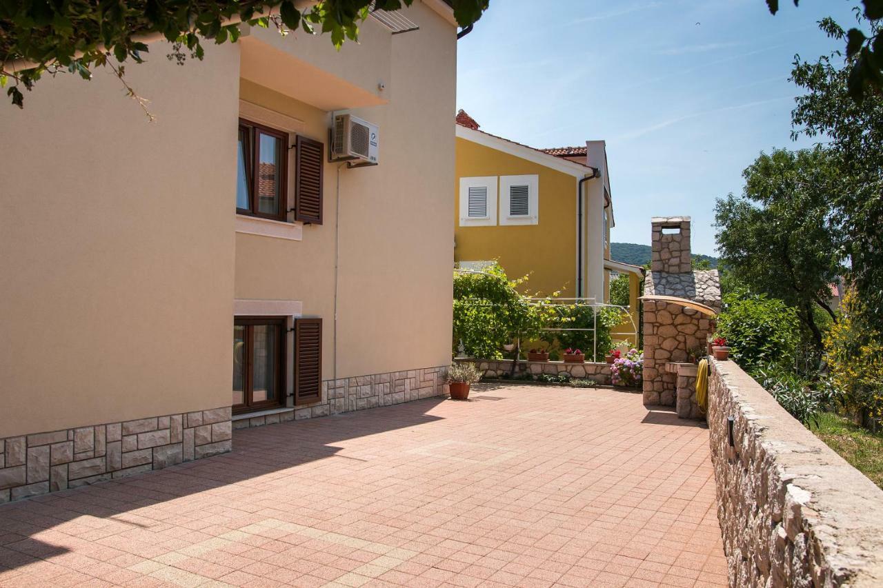 Apartments Eva Cres Exterior photo