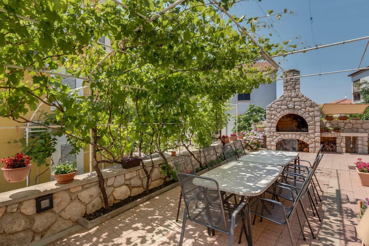 Apartments Eva Cres Exterior photo