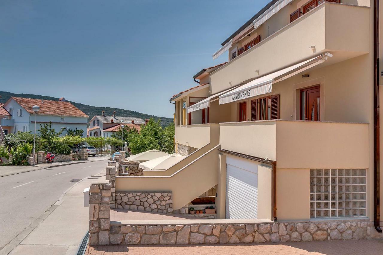 Apartments Eva Cres Exterior photo