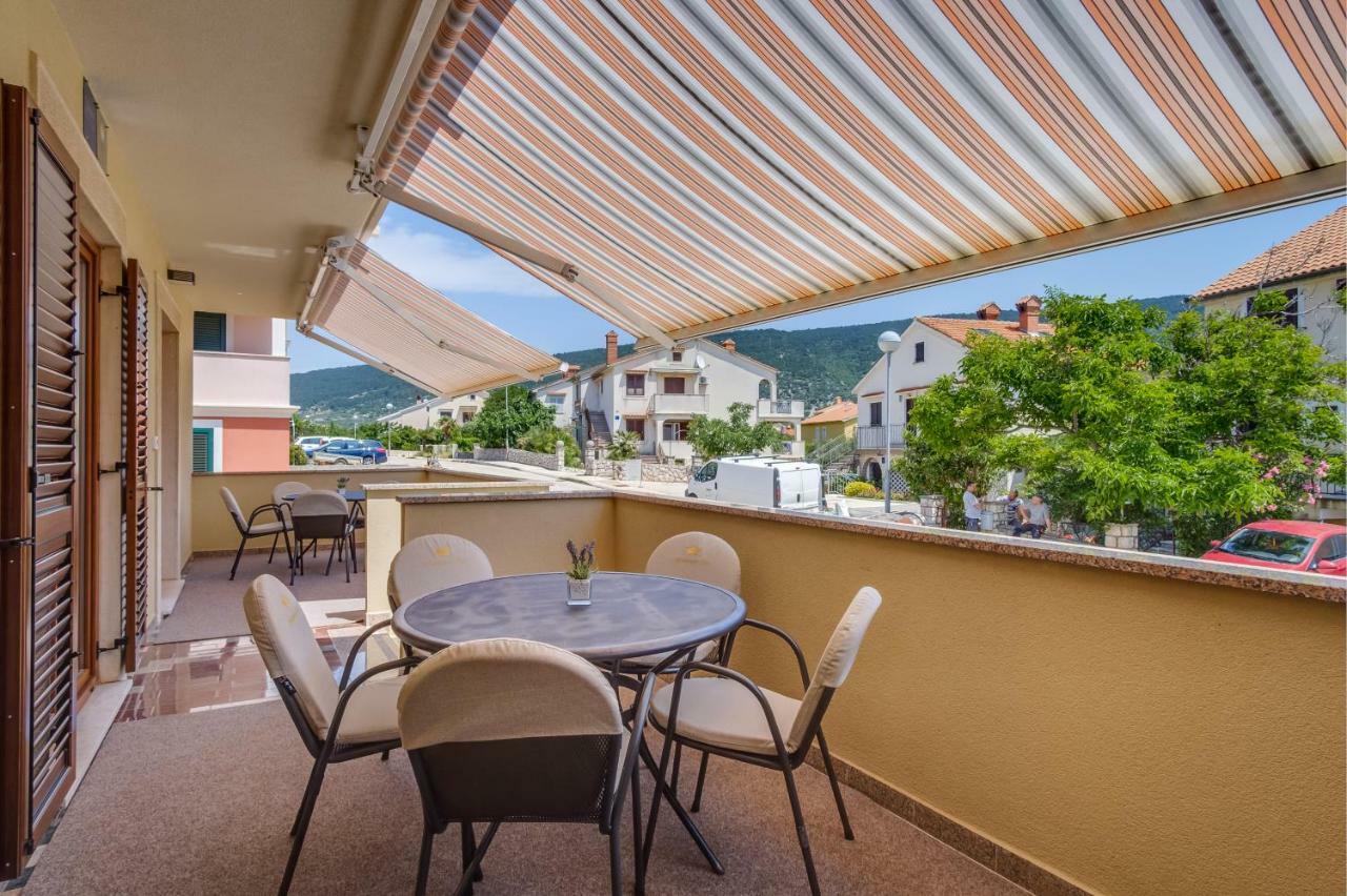 Apartments Eva Cres Exterior photo