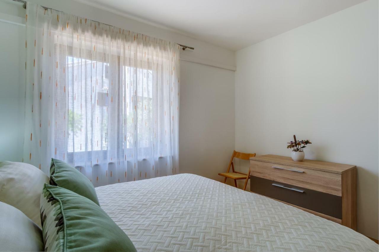 Apartments Eva Cres Exterior photo